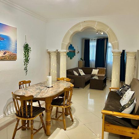 Beach Front 3-Bedroom Holiday Home Mellieħa Kültér fotó