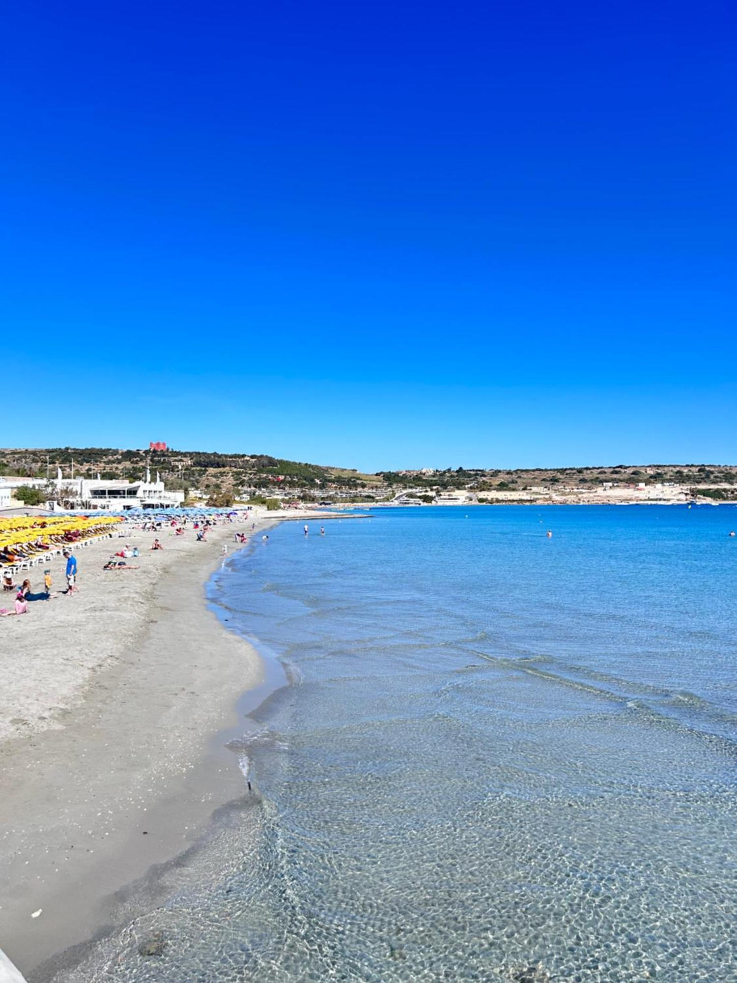 Beach Front 3-Bedroom Holiday Home Mellieħa Kültér fotó