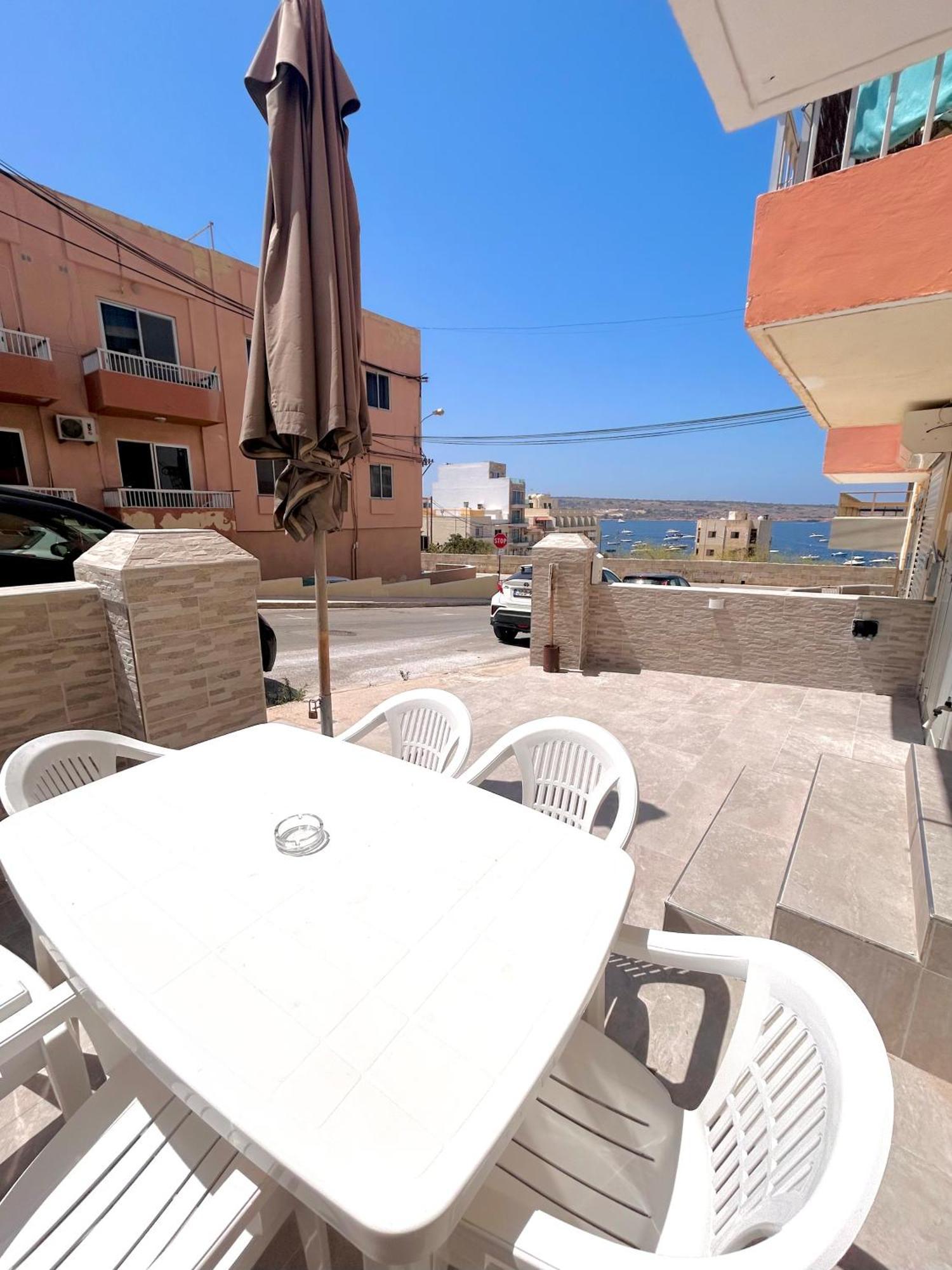 Beach Front 3-Bedroom Holiday Home Mellieħa Kültér fotó